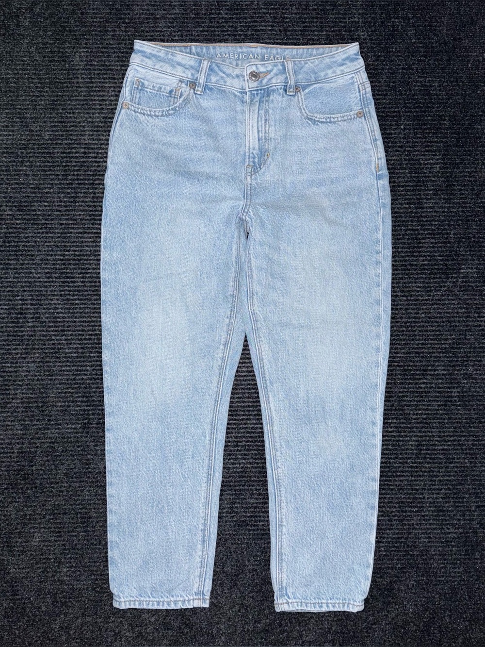 American Eagle Mom Jean Light Blue Wash Strigid Denim Women’s 2 X-SHORT